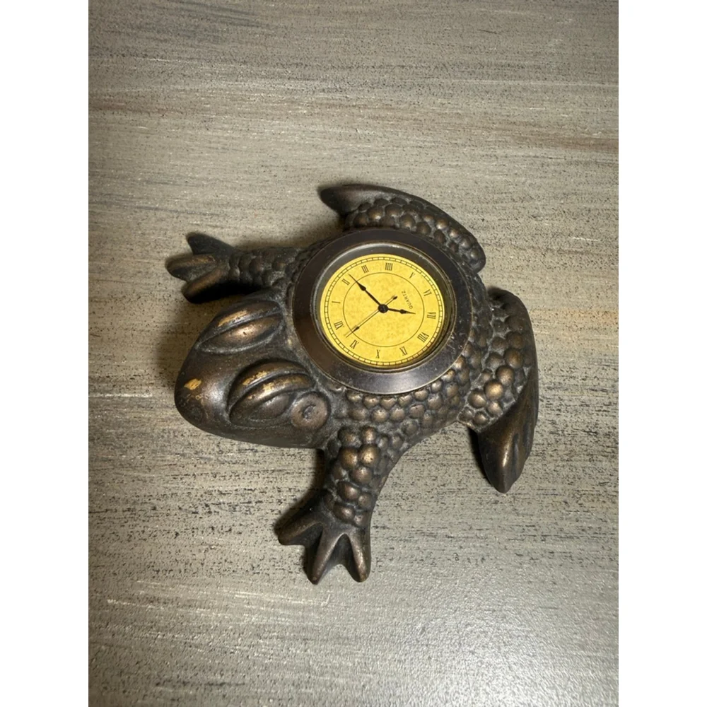 vintage Pier 1 Imports brass frog-shaped desk clock